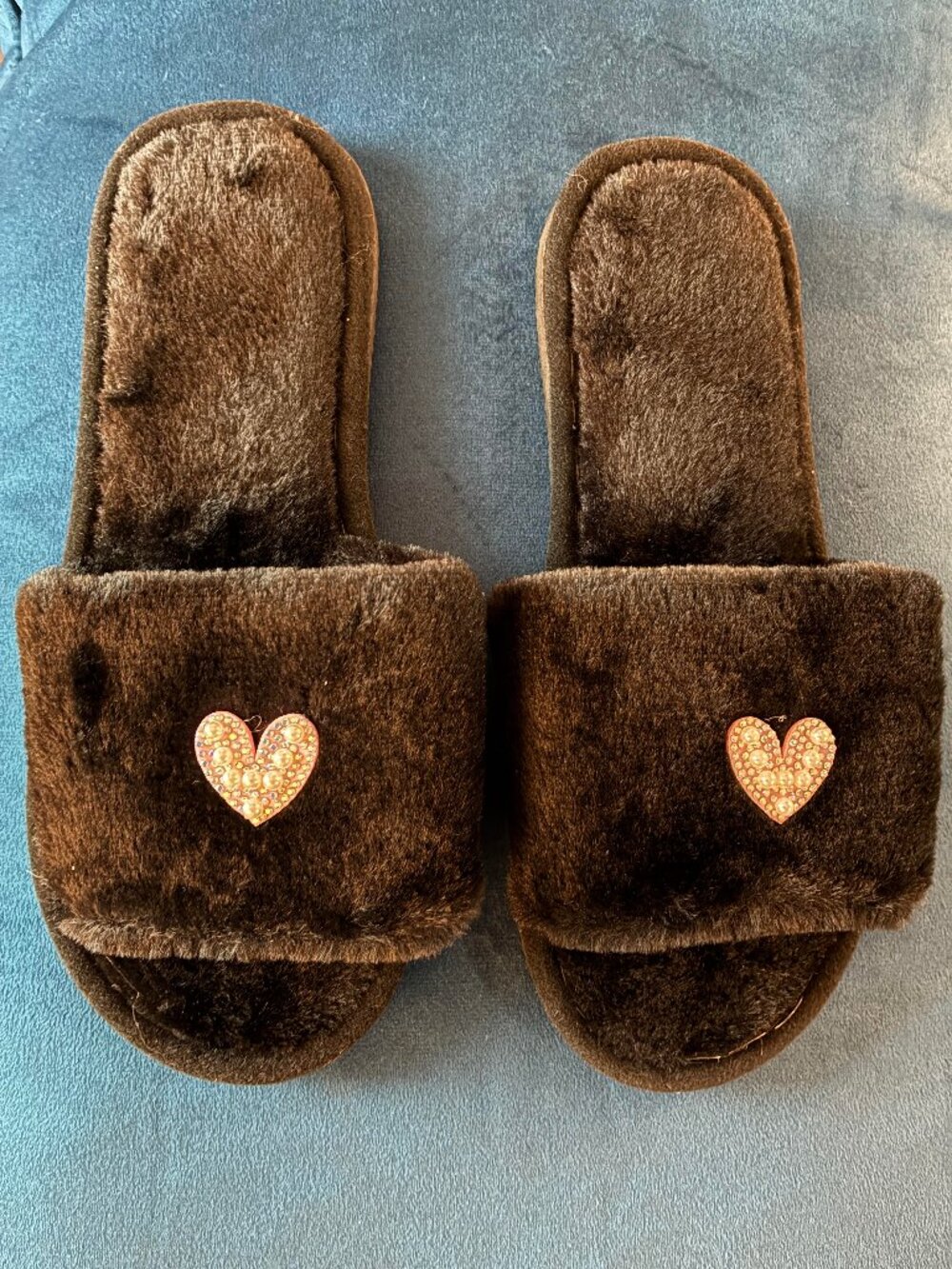 LIKE NEW plush furry slippers with hearts Sizes 9-11 super soft and cozy